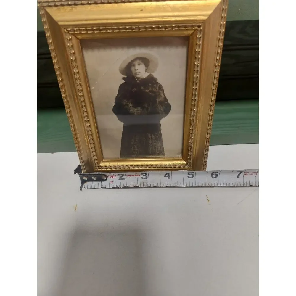 Vintage Gold Gilt Wood Picture Frame w Antique Family Portrait Beaded Trim 5x7